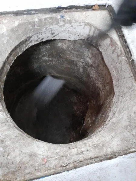 Cómo Detectar y Reparar una Fuga de Agua en Casa: Guía Completa